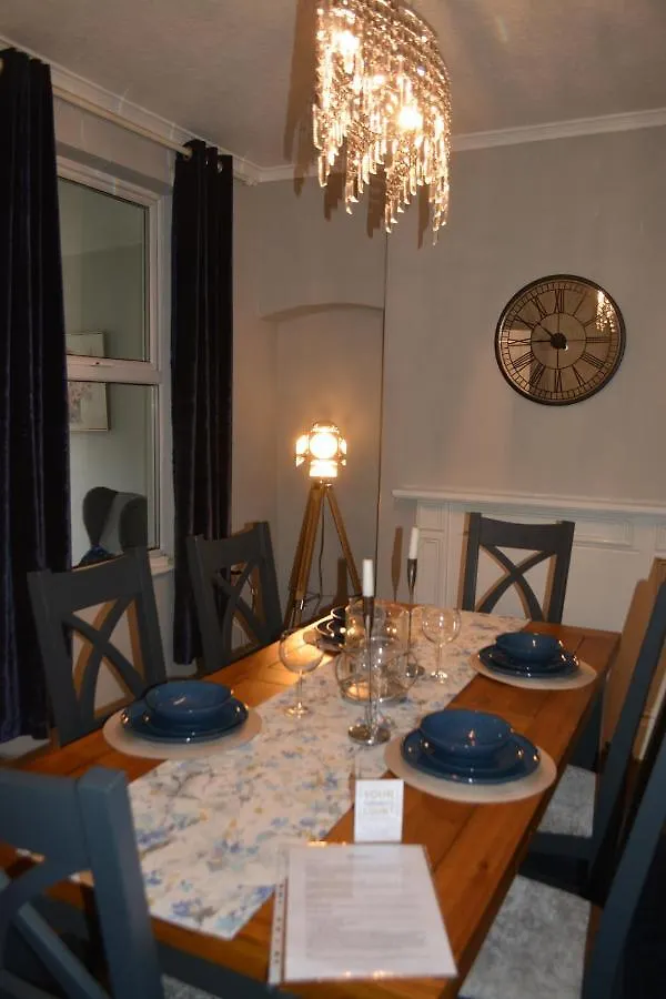 Luxury Home In York - Sleeps -5 , Free Parking , 別荘