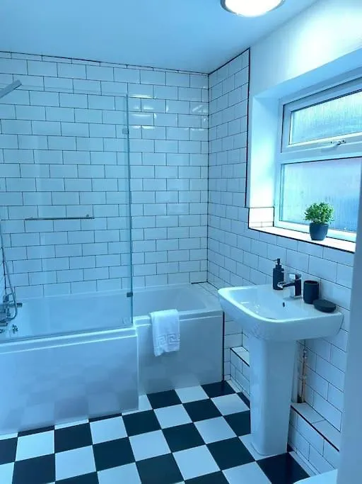 Luxury Home In York - Sleeps -5 , Free Parking ,