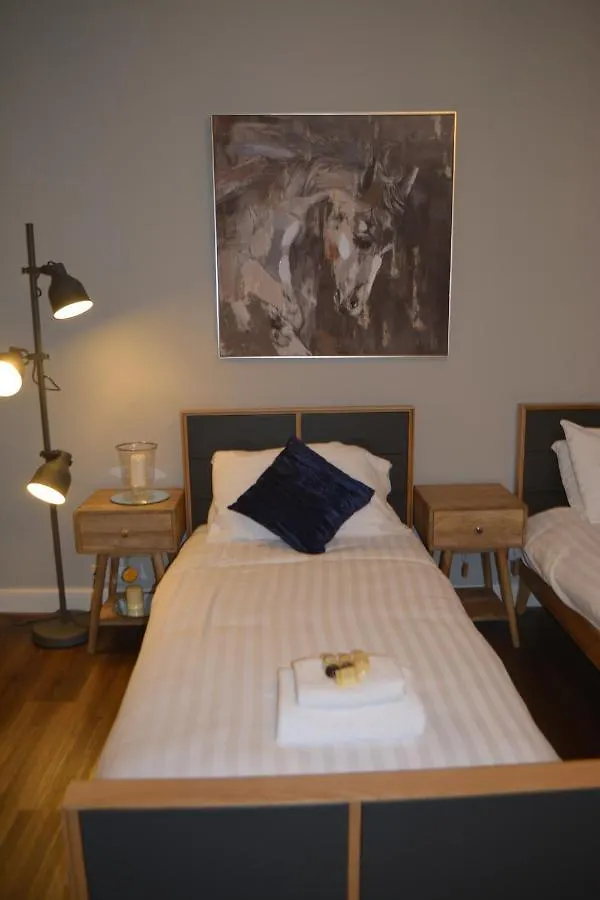 Luxury Home In York - Sleeps -5 , Free Parking ,