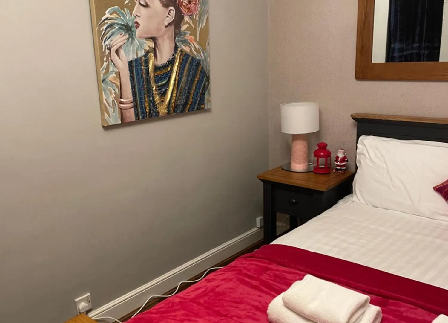 Luxury Home In York - Sleeps -5 , Free Parking , 0*,